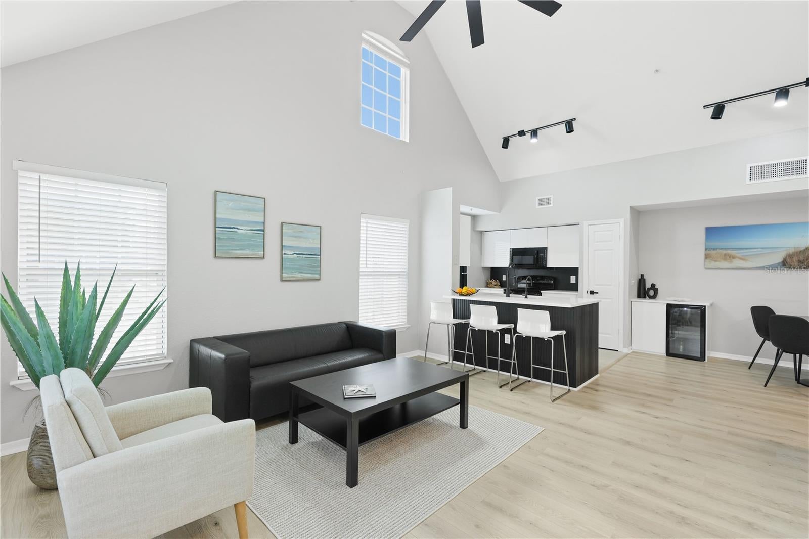 ADMIRALS WALK - Residential
