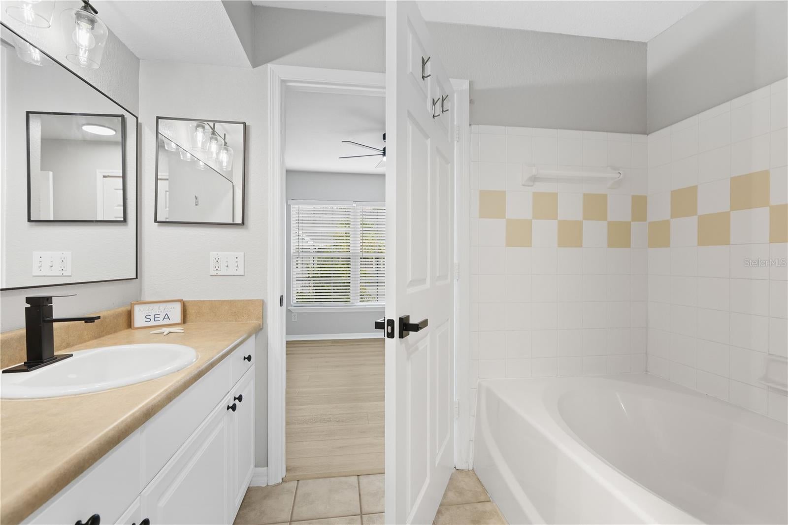 ADMIRALS WALK - Residential