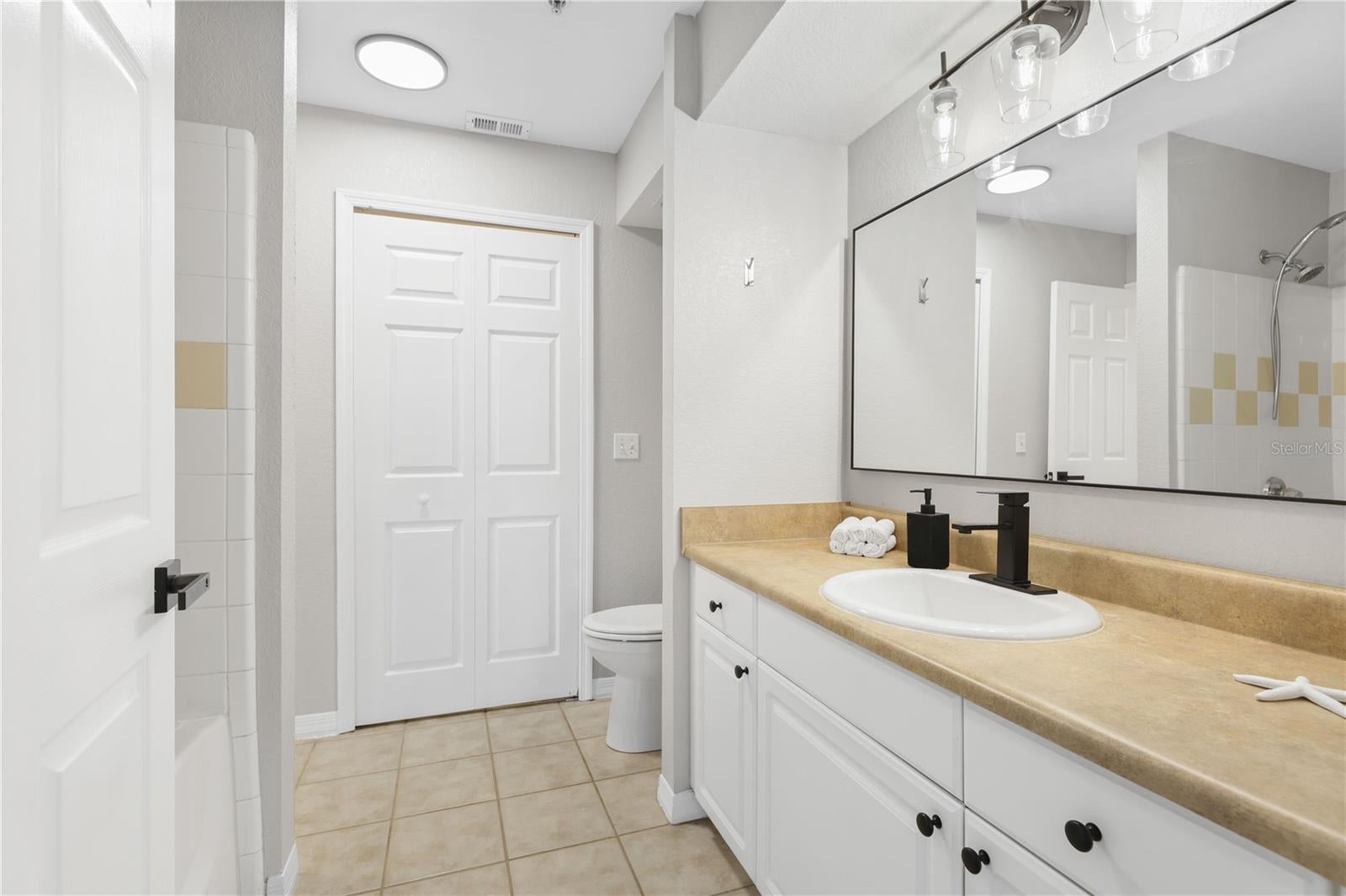 ADMIRALS WALK - Residential