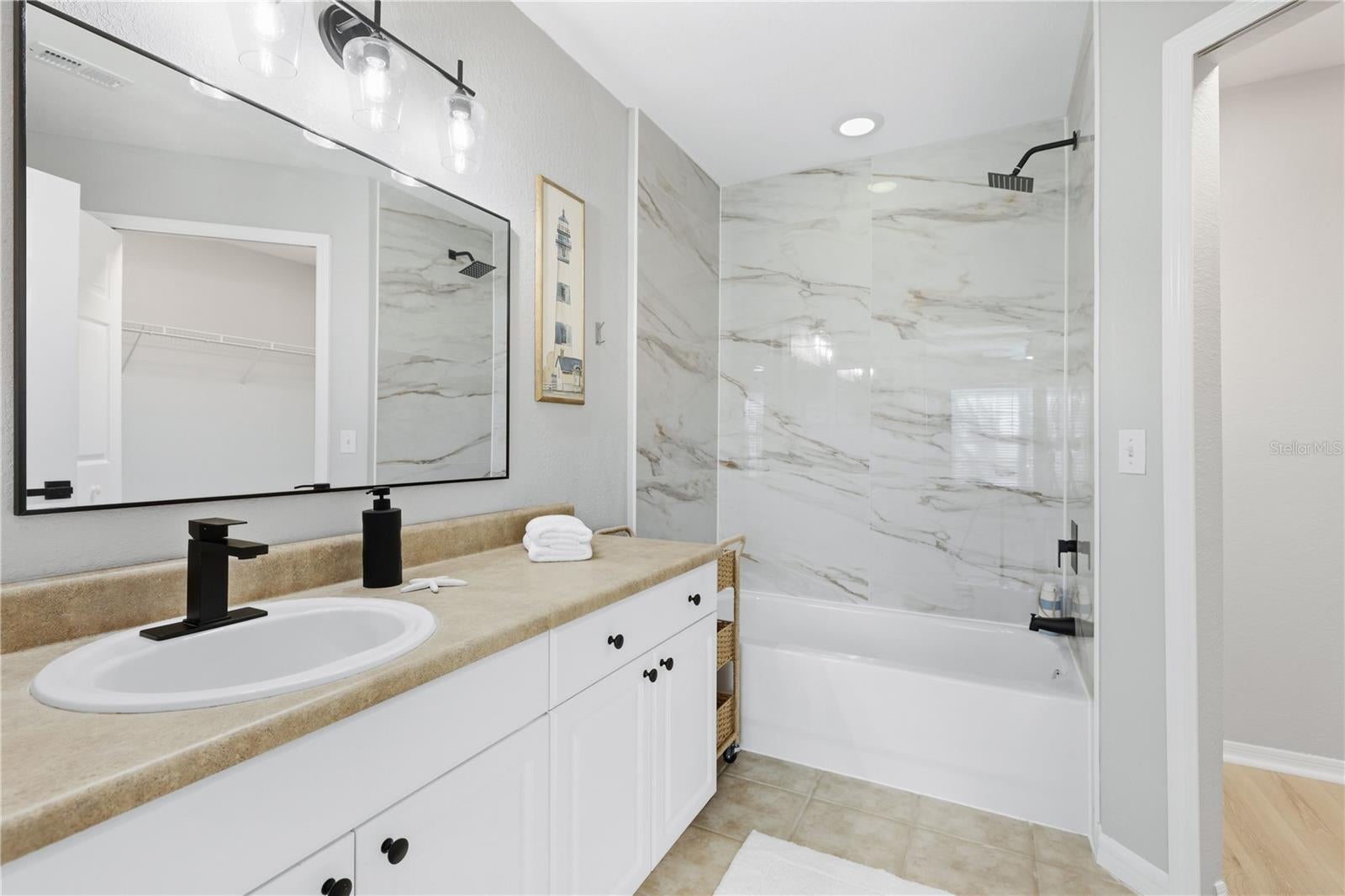 ADMIRALS WALK - Residential