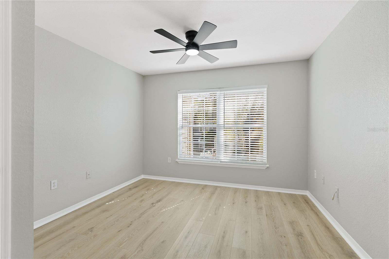 ADMIRALS WALK - Residential