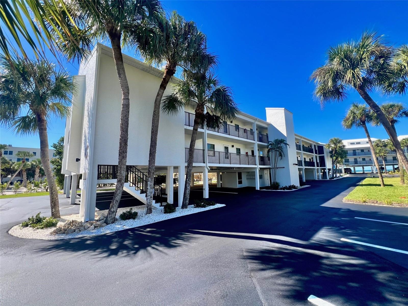 PELICAN LANDING BLDG C - Residential