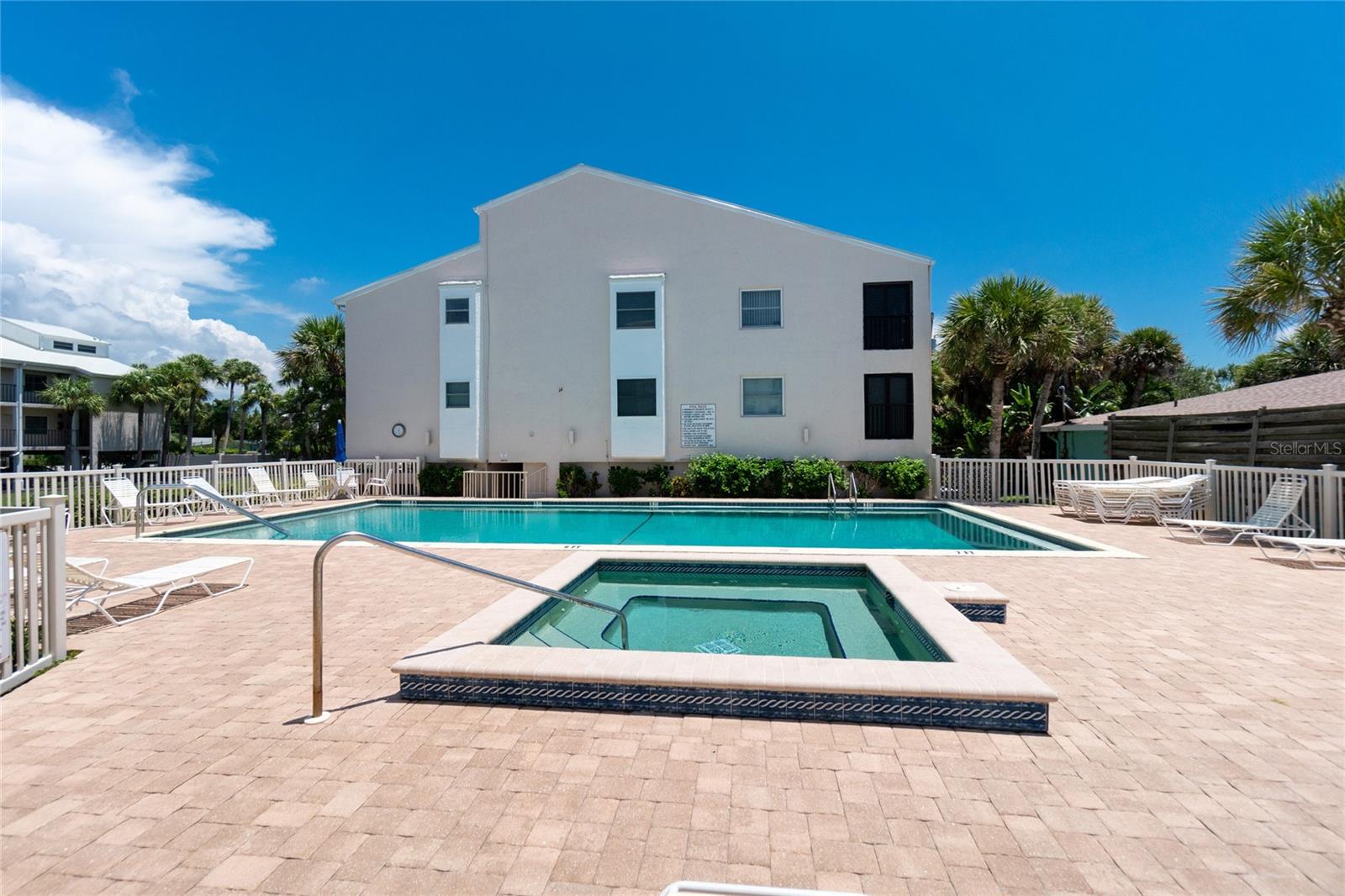 PELICAN LANDING BLDG C - Residential
