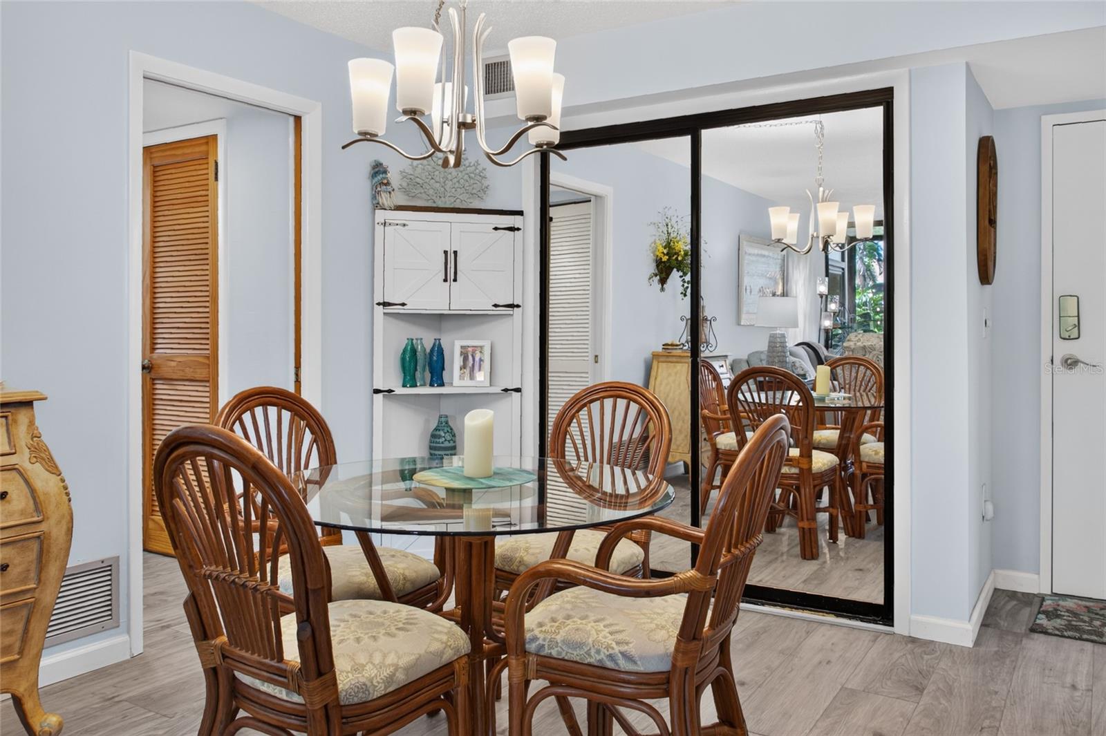 CARDINAL CONDO APTS / BIRD BAY VILLAGE - Residential