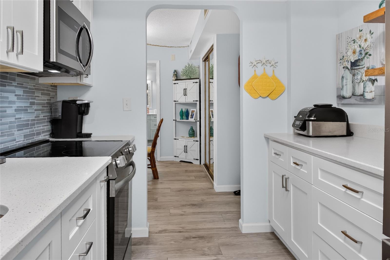 CARDINAL CONDO APTS / BIRD BAY VILLAGE - Residential