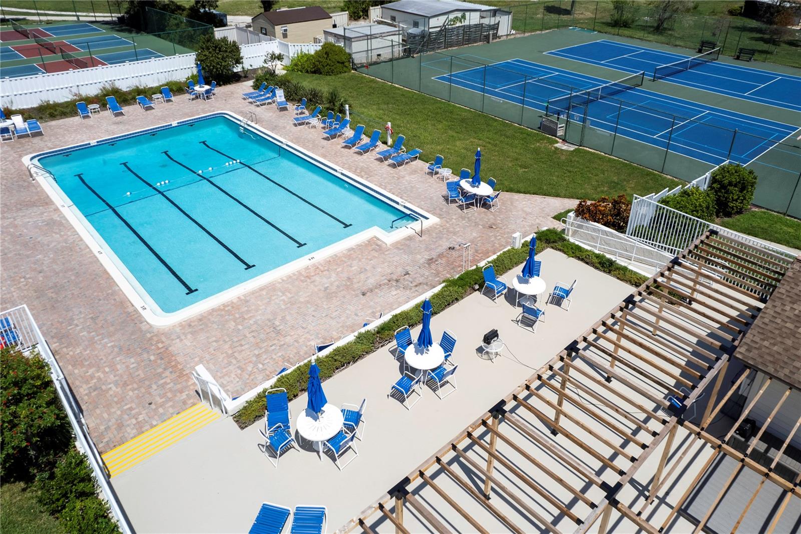 CARDINAL CONDO APTS / BIRD BAY VILLAGE - Residential