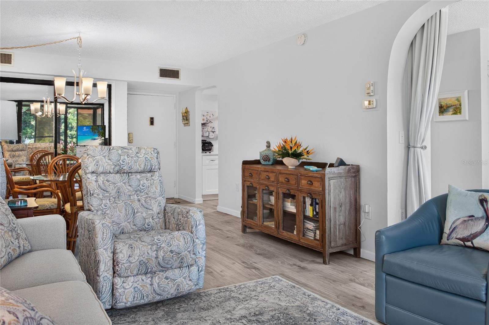 CARDINAL CONDO APTS / BIRD BAY VILLAGE - Residential