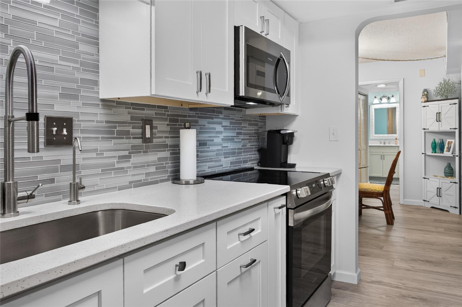 CARDINAL CONDO APTS / BIRD BAY VILLAGE - Residential