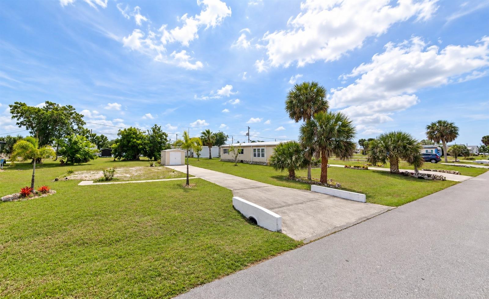HOLIDAY MOB ESTATES 1ST ADD - Land