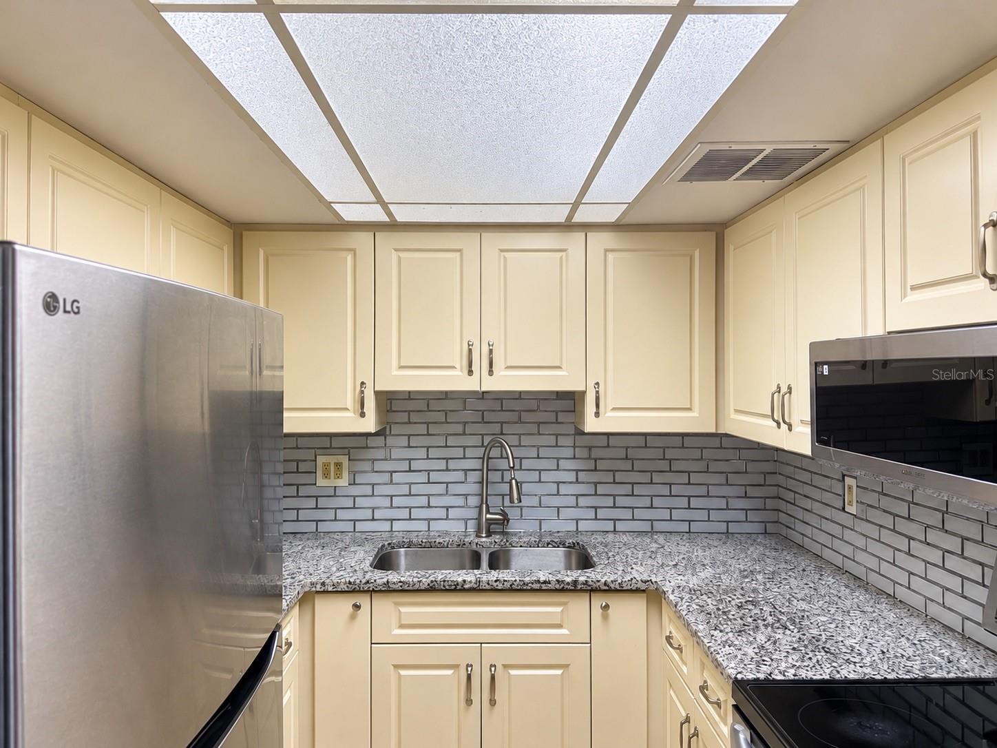 ESSEX HOUSE - Residential