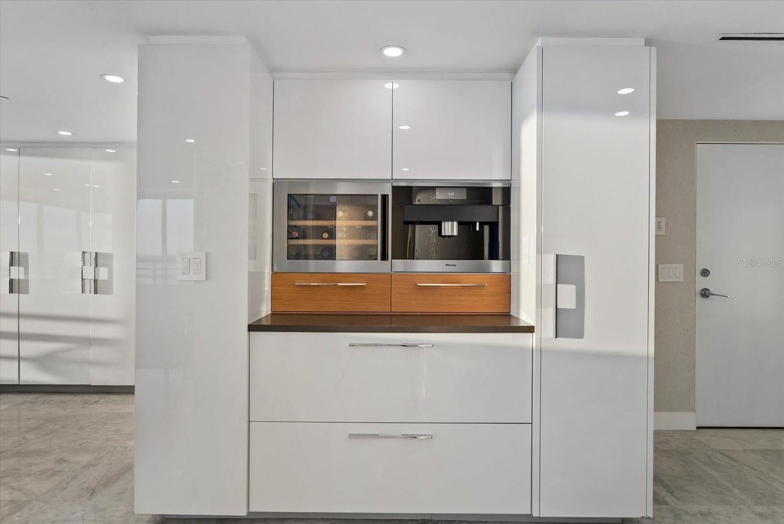 EMBASSY HOUSE - Residential