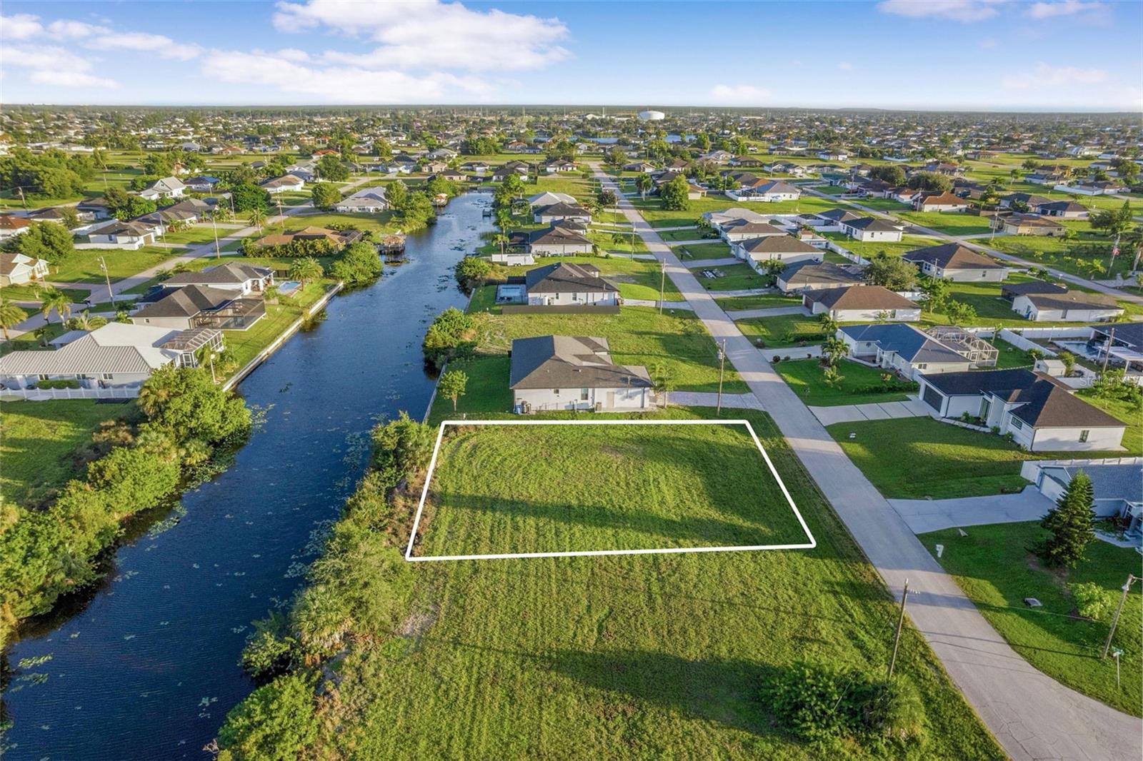 CAPE CORAL - Land