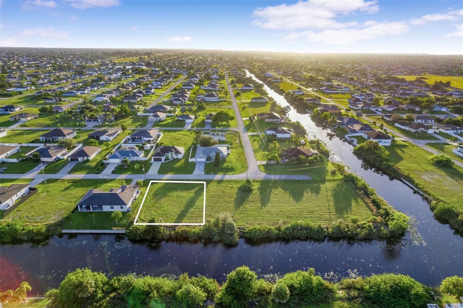 CAPE CORAL - Land
