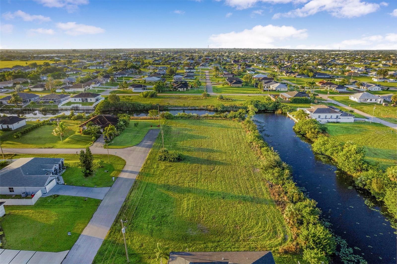 CAPE CORAL - Land