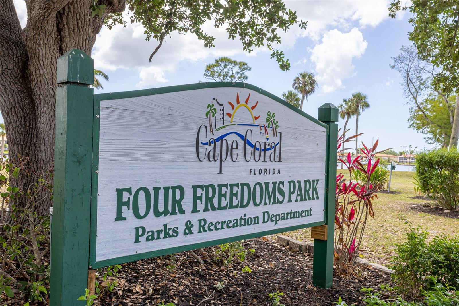 CAPE CORAL - Land