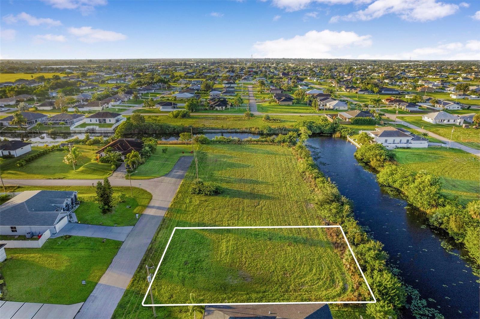 CAPE CORAL - Land