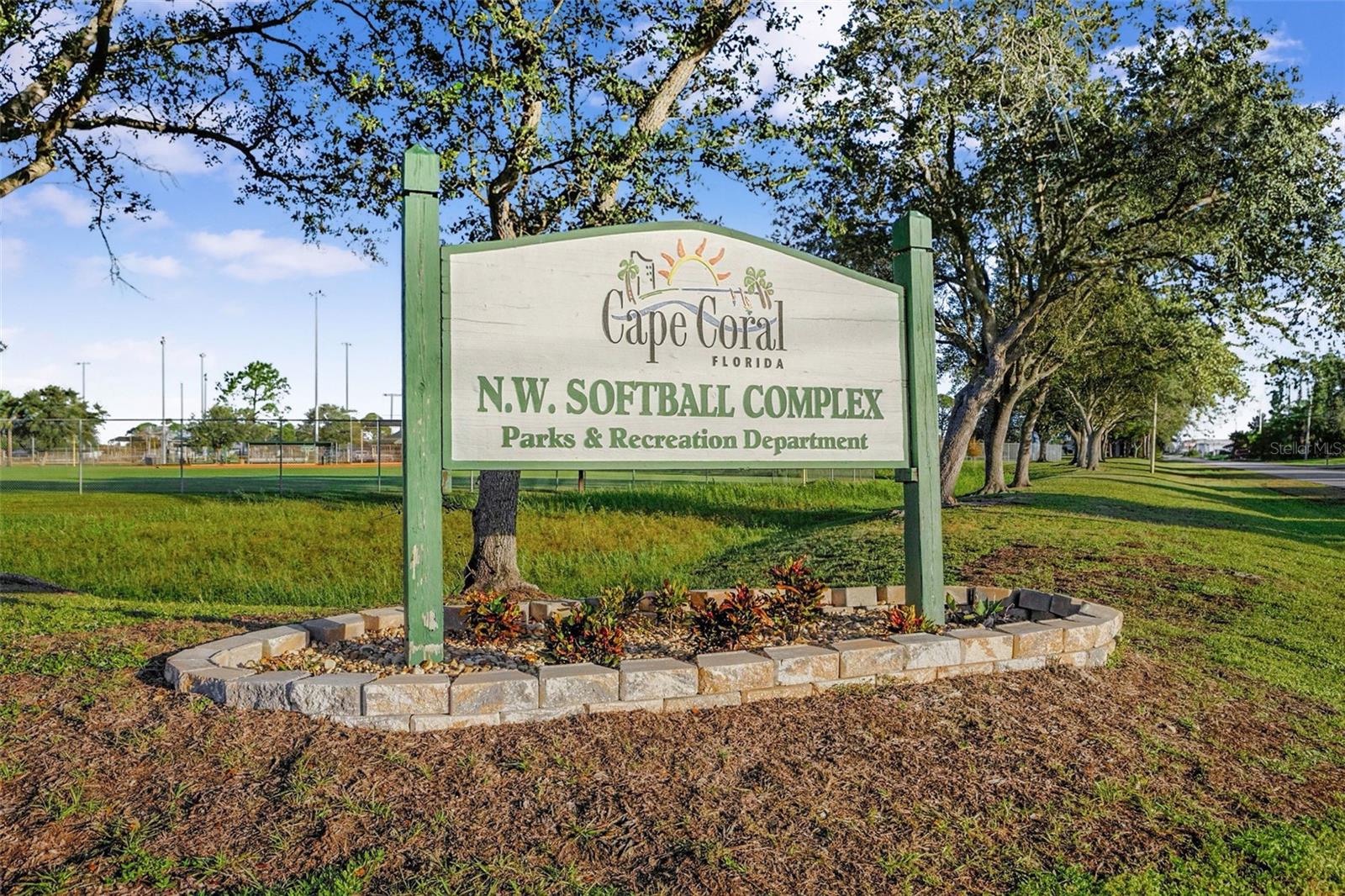 CAPE CORAL - Land