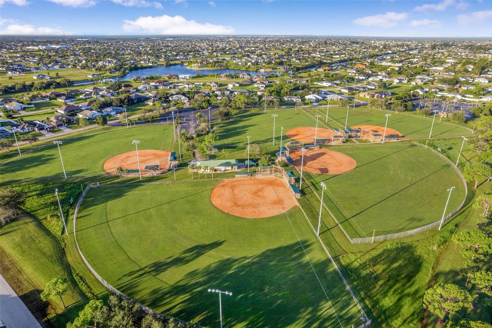 CAPE CORAL - Land
