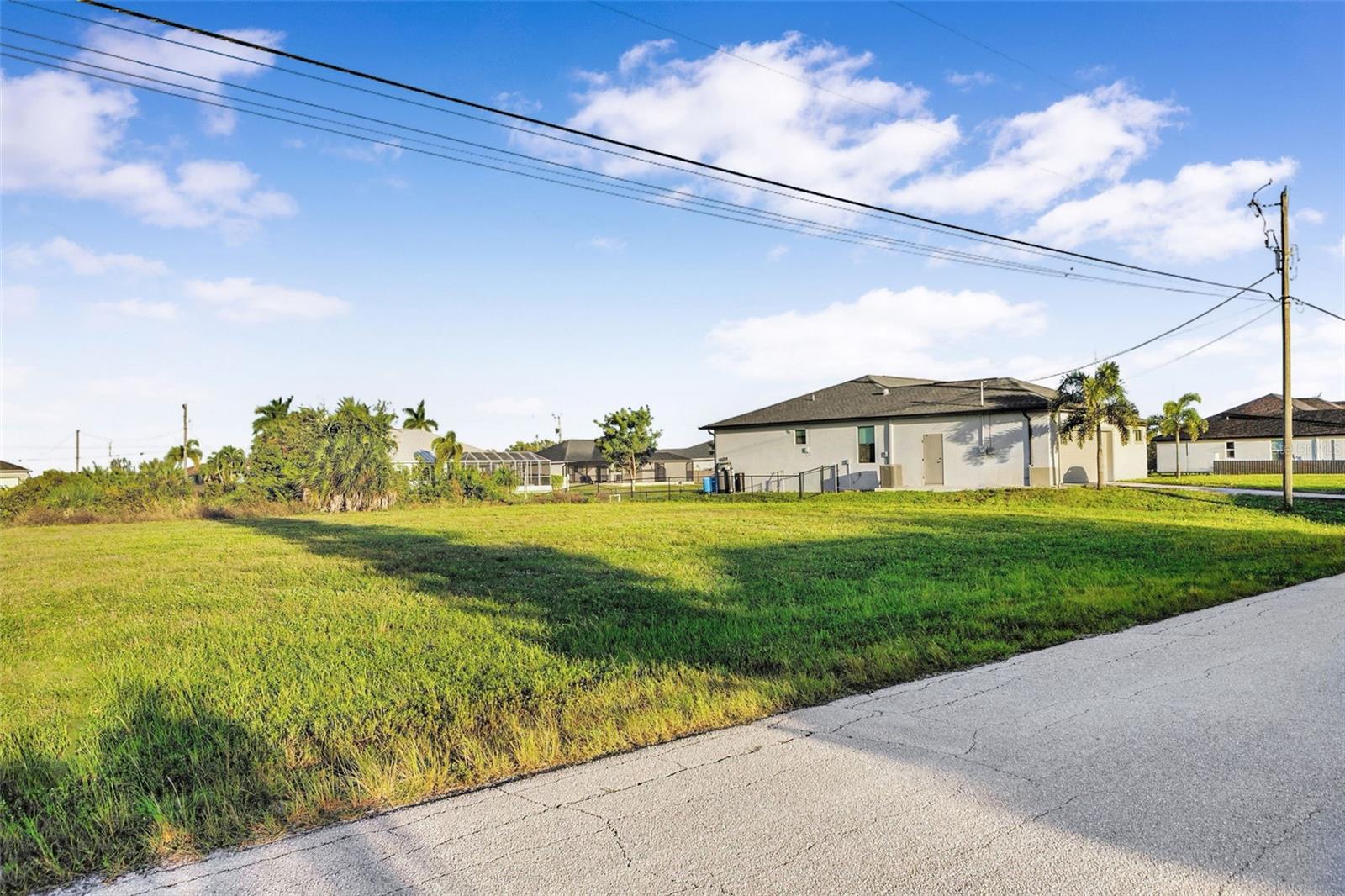 CAPE CORAL - Land