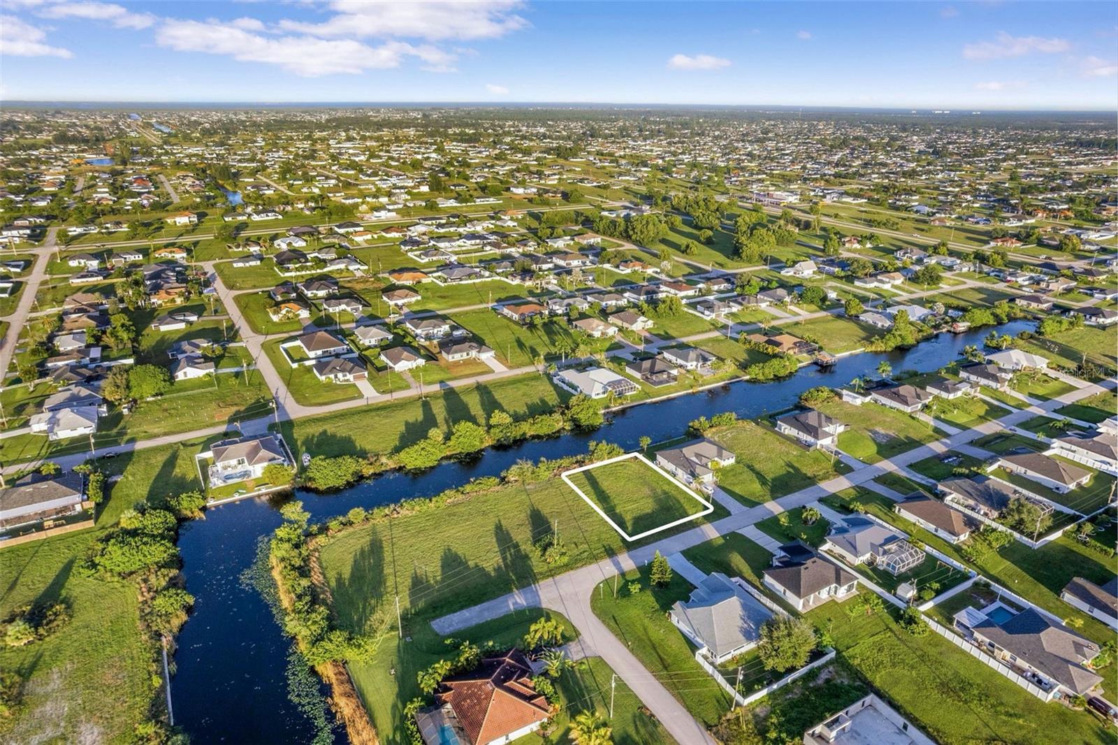 CAPE CORAL - Land