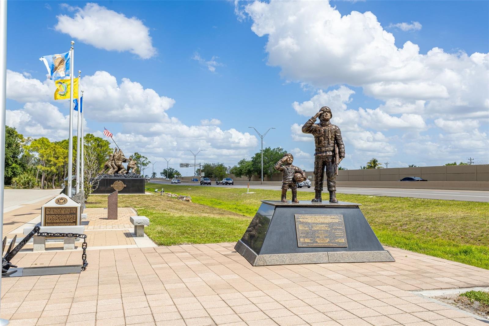 CAPE CORAL - Land