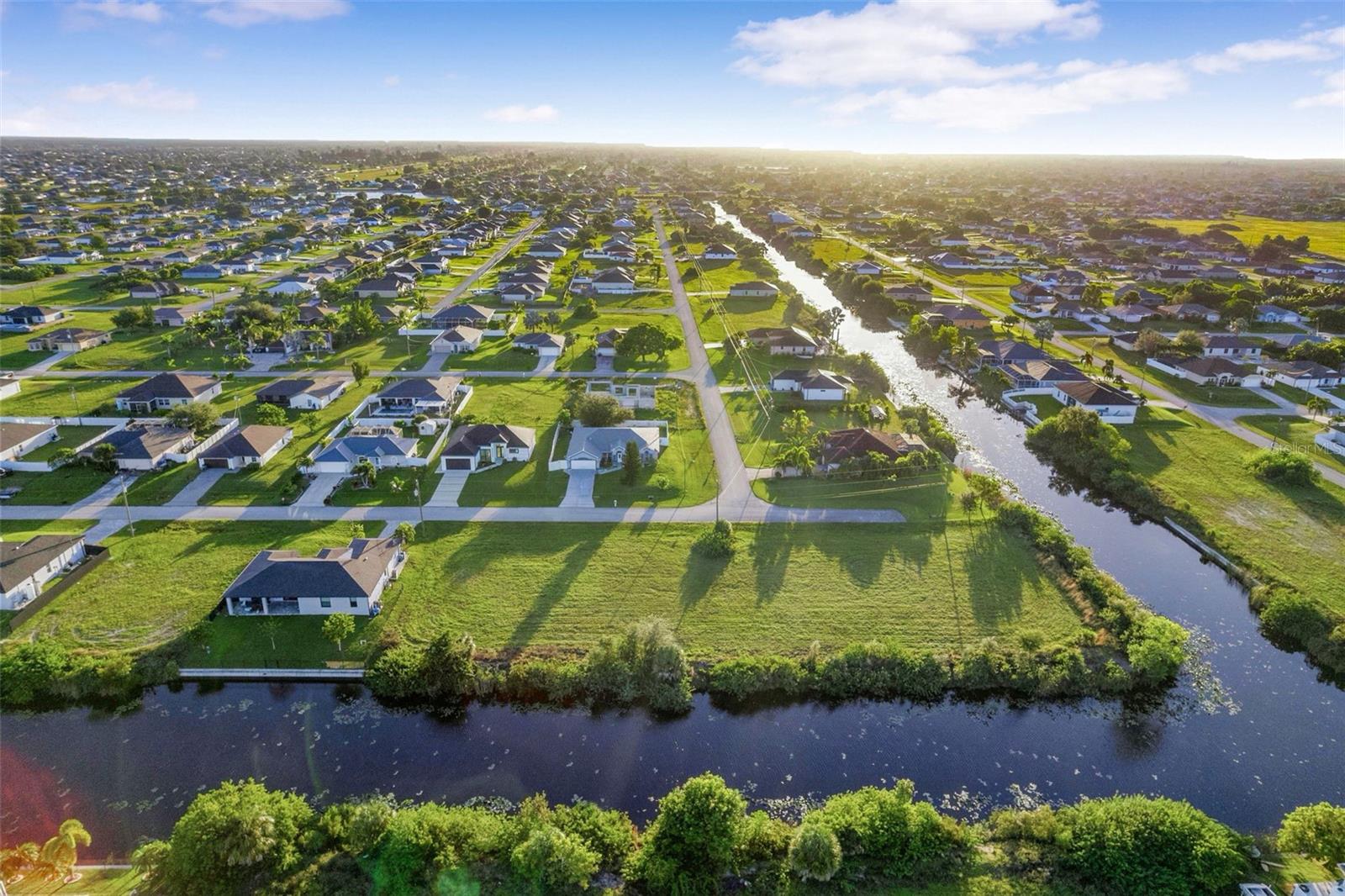 CAPE CORAL - Land
