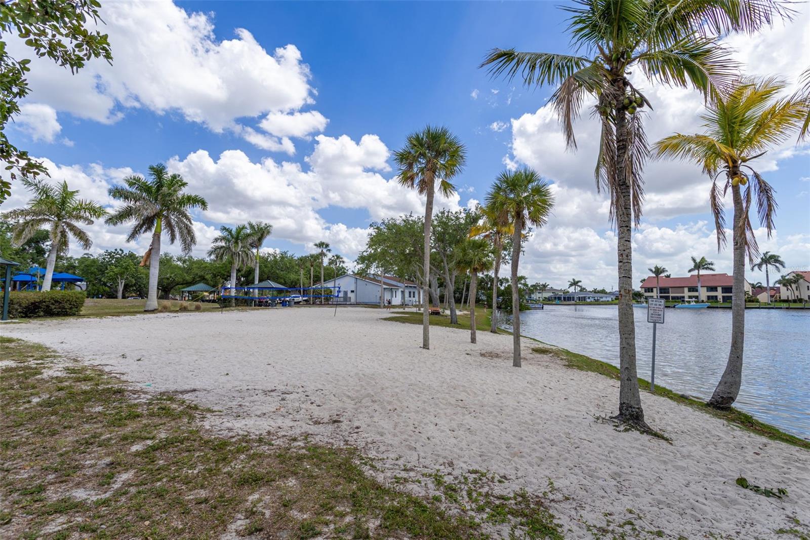 CAPE CORAL - Land