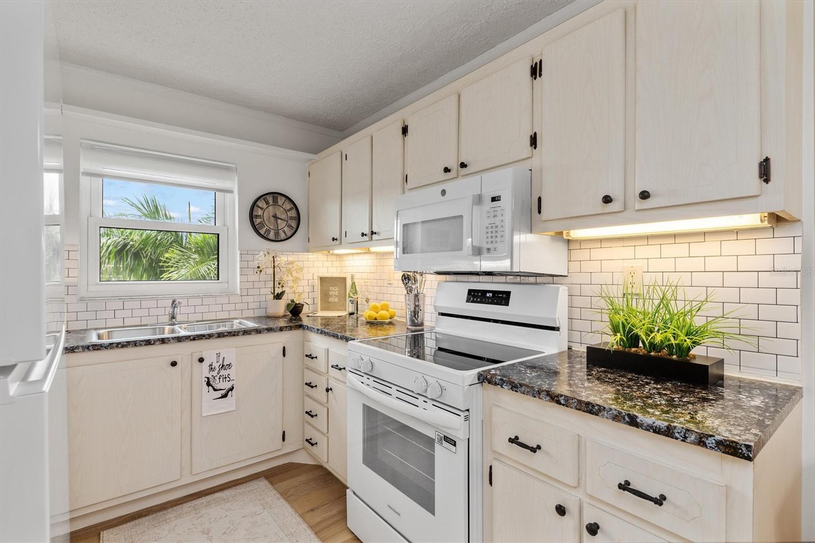EMERALD POINTE PH 01 - Residential