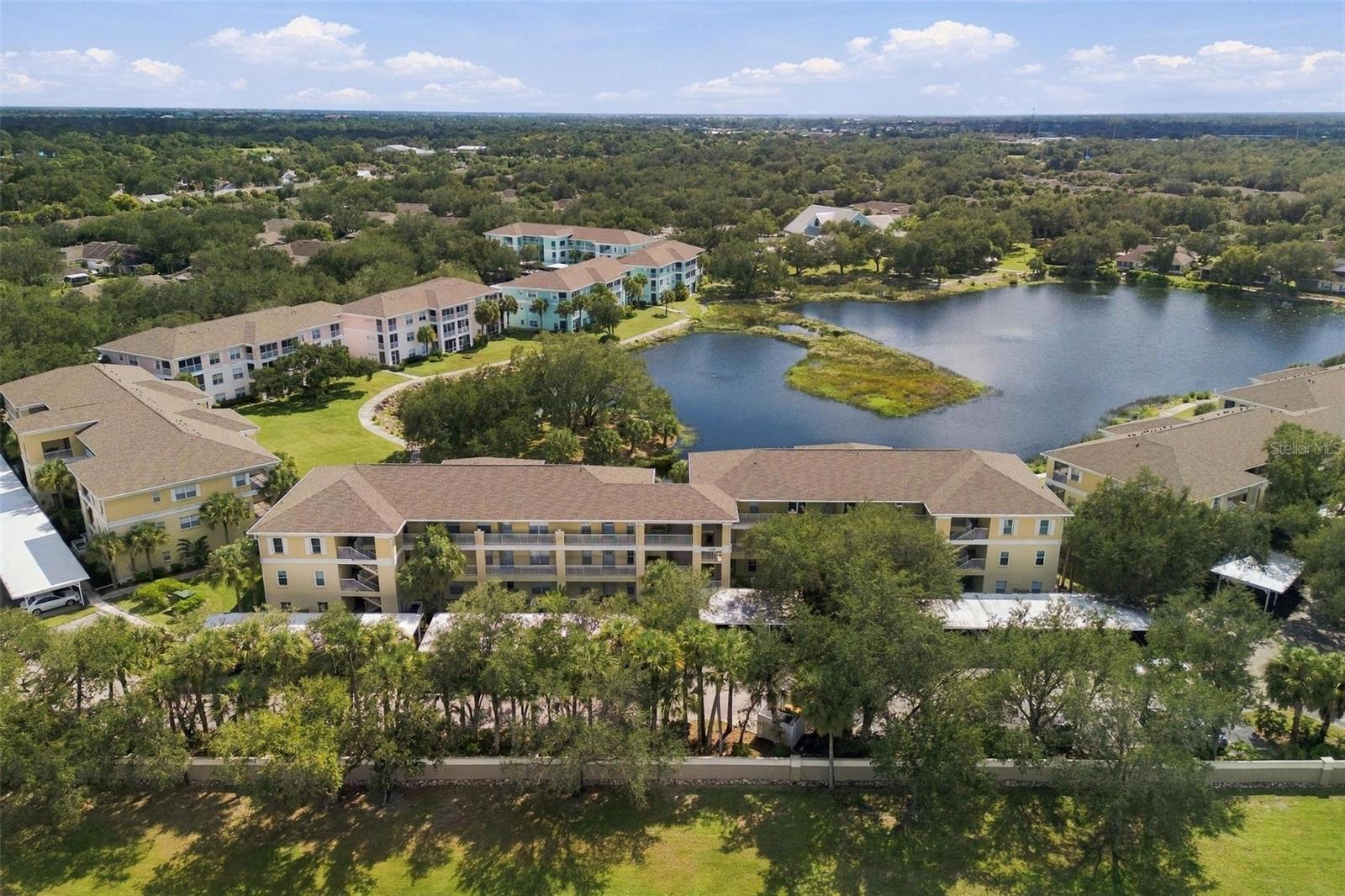 HERITAGE OAK PARK-WATERSIDE CLUB 02 AT HERITAGE - Residential