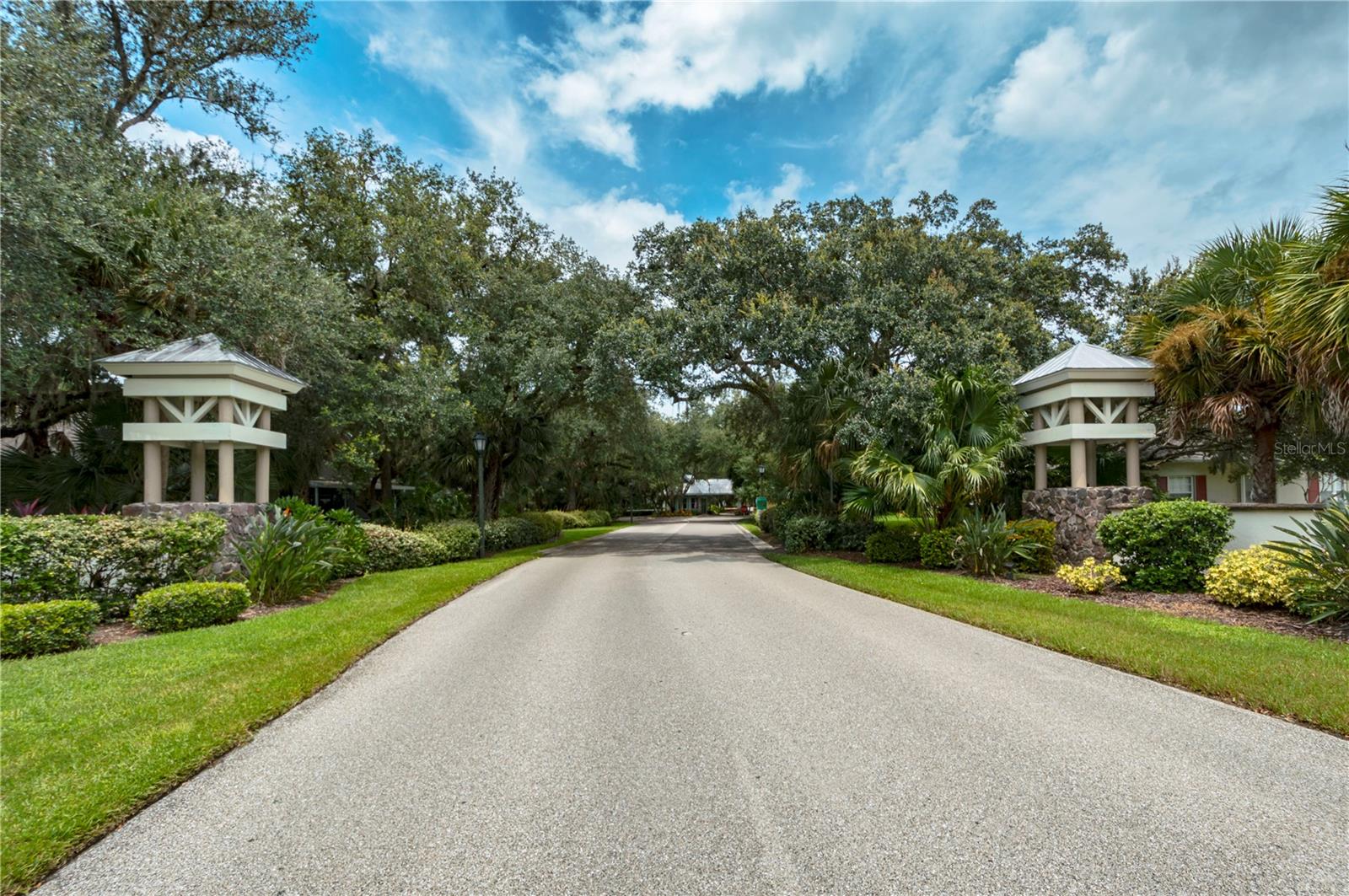 HERITAGE OAK PARK-WATERSIDE CLUB 02 AT HERITAGE - Residential