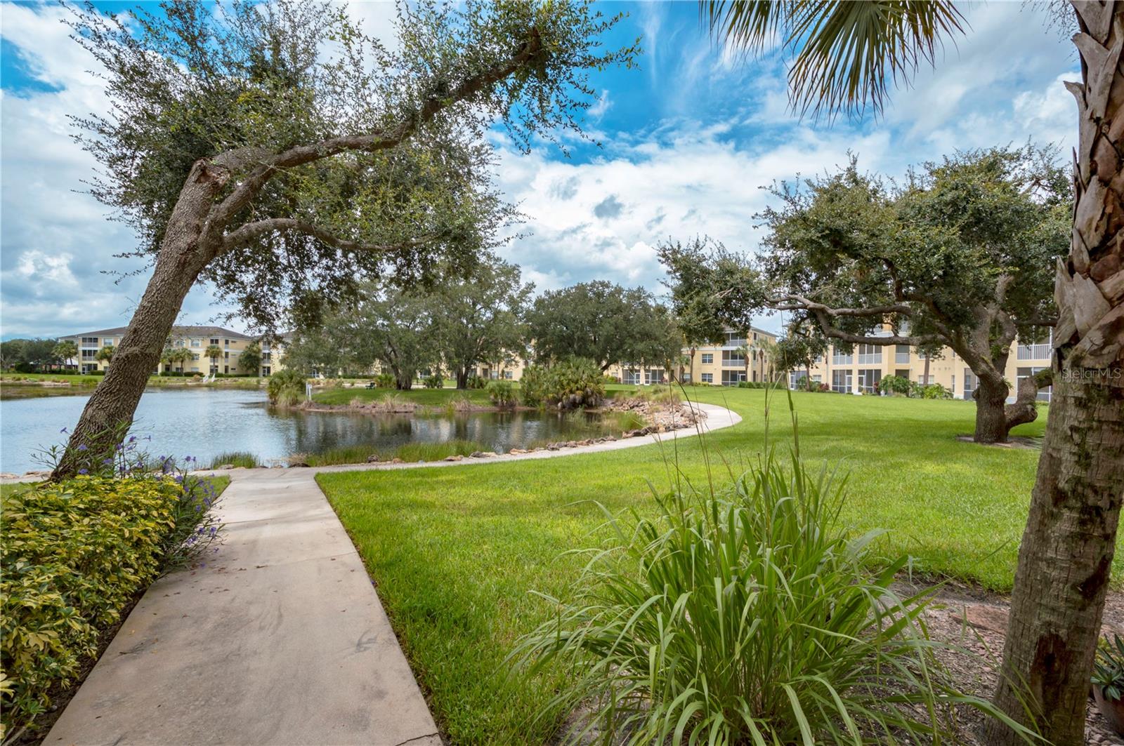 HERITAGE OAK PARK-WATERSIDE CLUB 02 AT HERITAGE - Residential