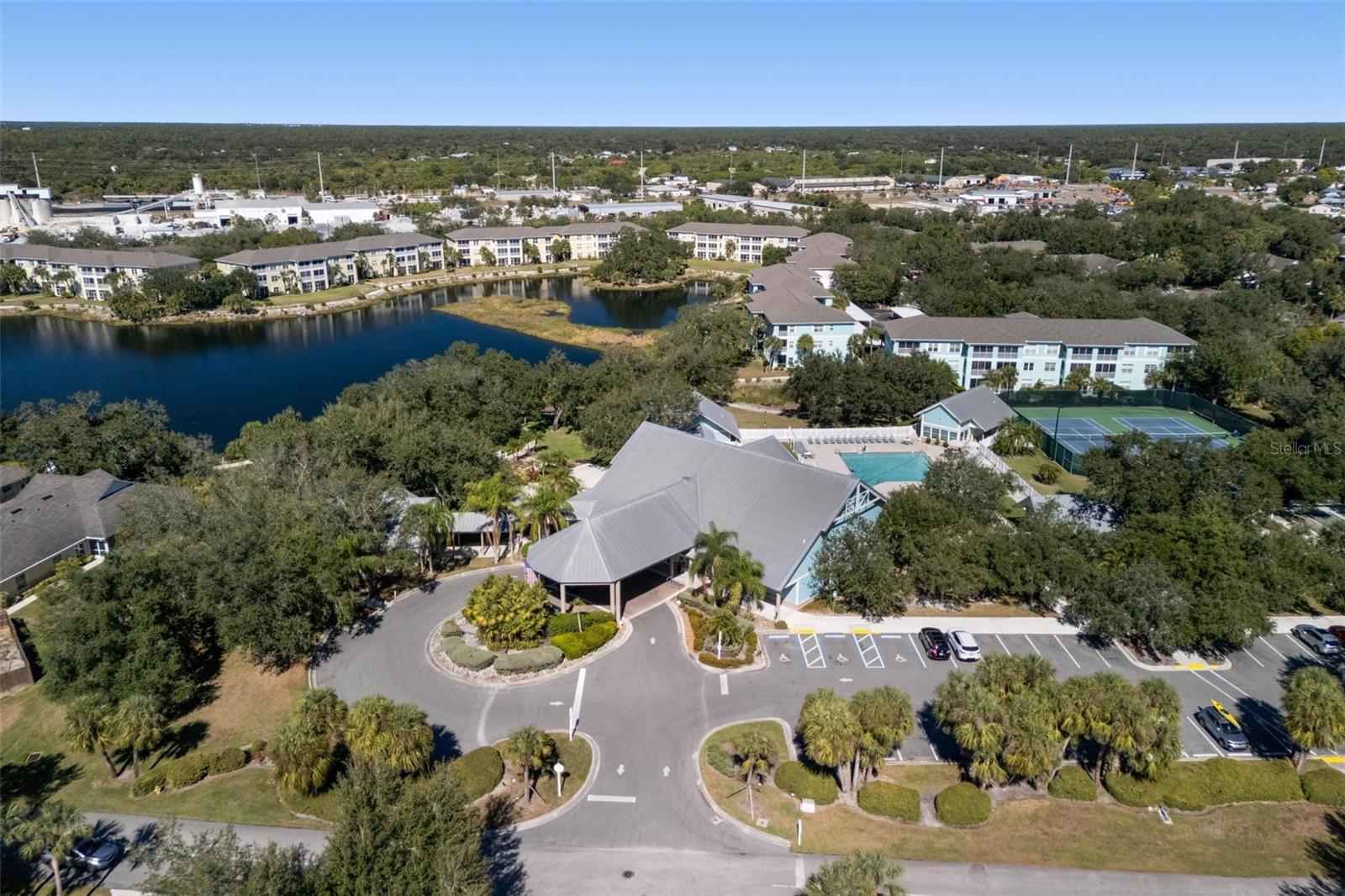 HERITAGE OAK PARK-WATERSIDE CLUB 02 AT HERITAGE - Residential