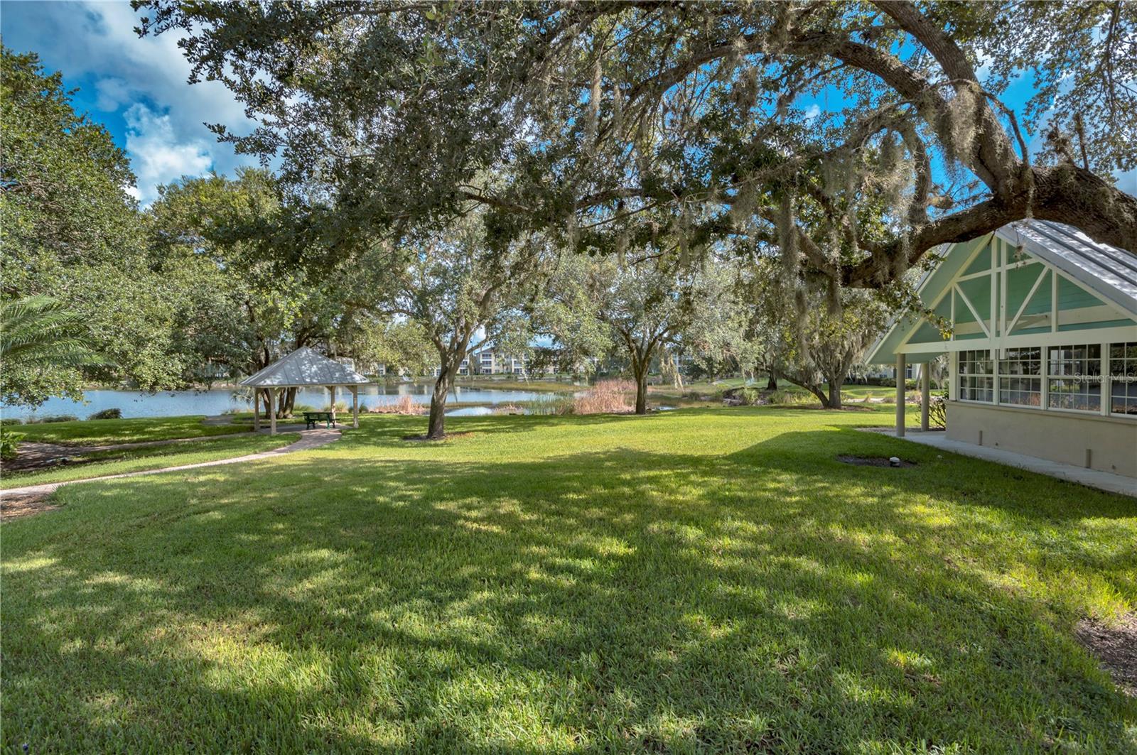 HERITAGE OAK PARK-WATERSIDE CLUB 02 AT HERITAGE - Residential