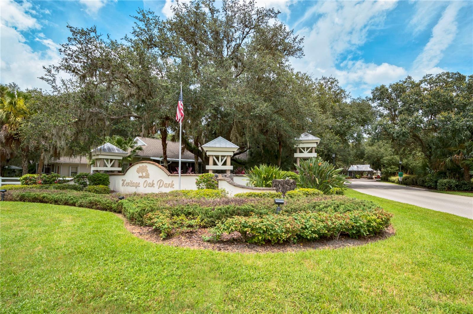 HERITAGE OAK PARK-WATERSIDE CLUB 02 AT HERITAGE - Residential