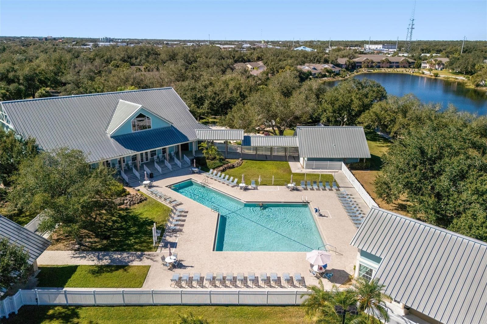 HERITAGE OAK PARK-WATERSIDE CLUB 02 AT HERITAGE - Residential