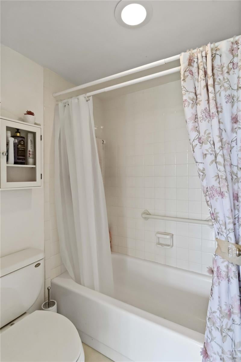 SANDPIPER APTS CONDO, BIRD BAY - Residential
