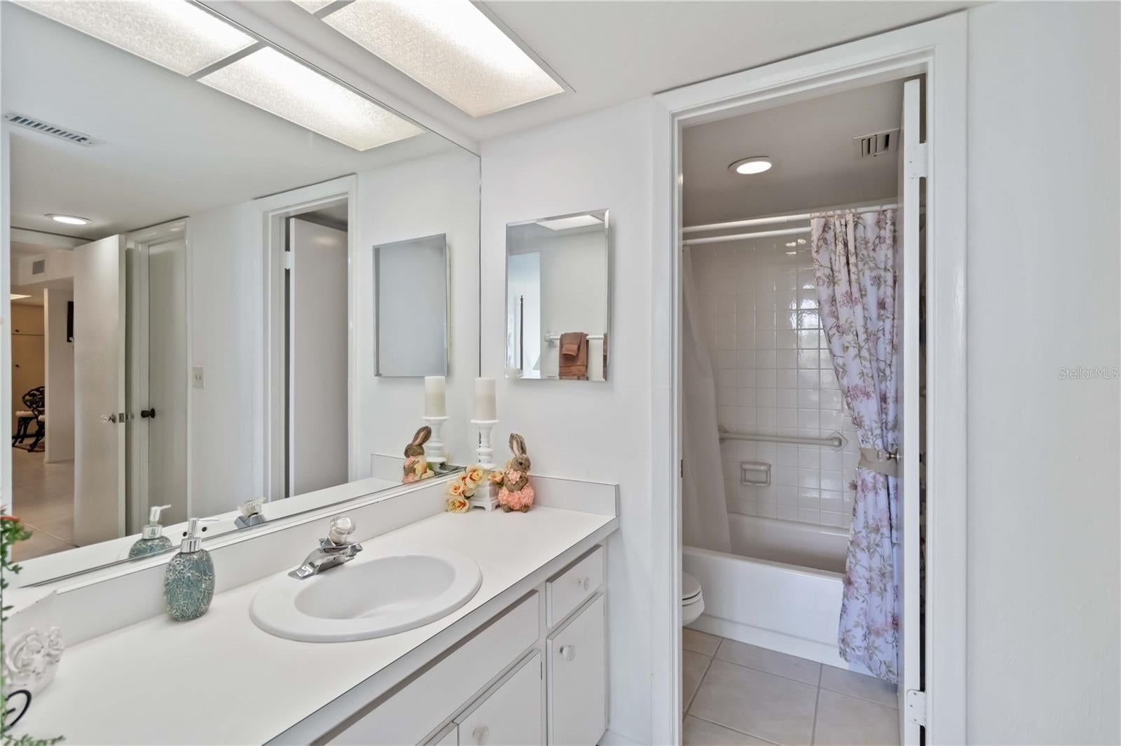 SANDPIPER APTS CONDO, BIRD BAY - Residential