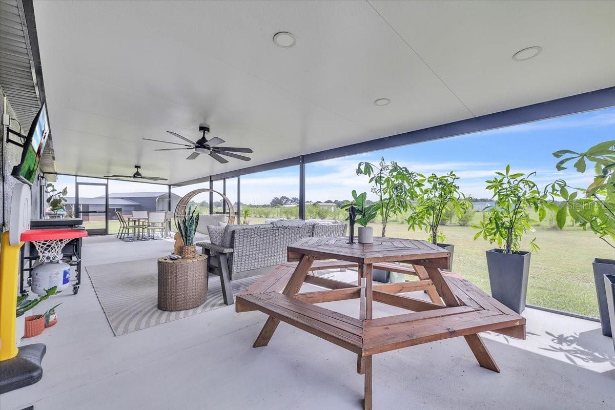 HULL & RIVER ESTATES - Residential