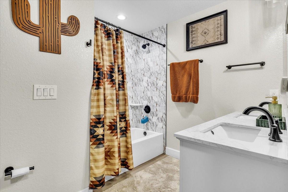 HULL & RIVER ESTATES - Residential