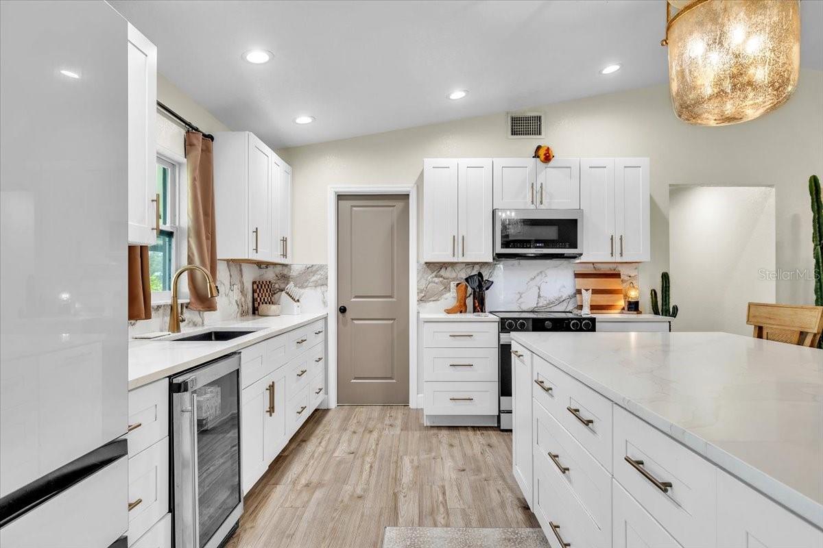 HULL & RIVER ESTATES - Residential