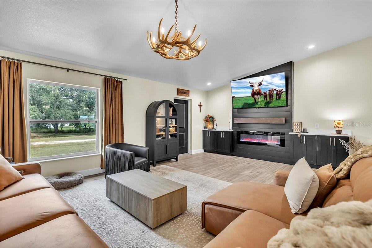 HULL & RIVER ESTATES - Residential