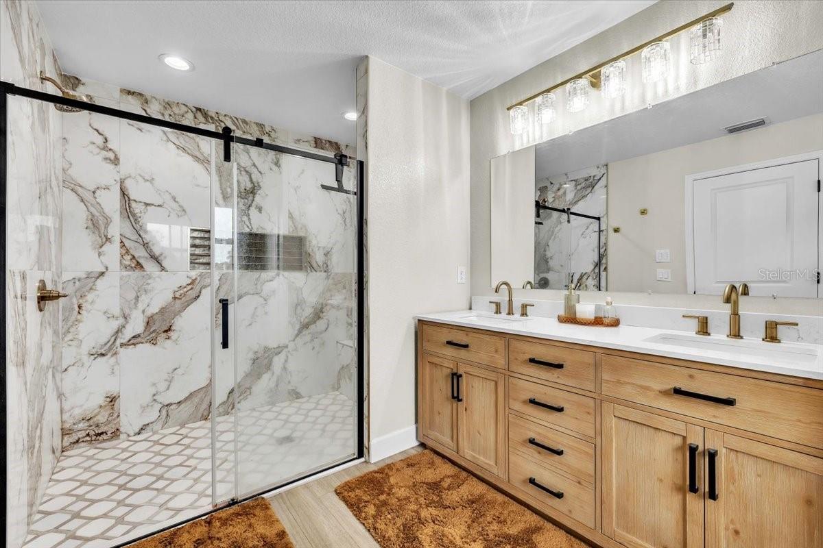 HULL & RIVER ESTATES - Residential