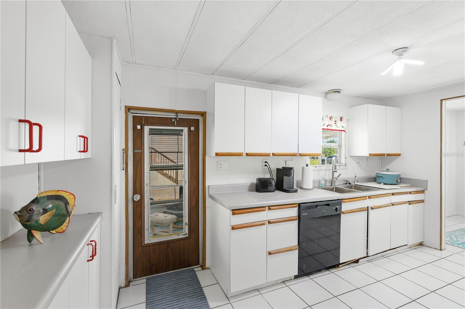 HOLIDAY MOBILE ESTATES - Residential