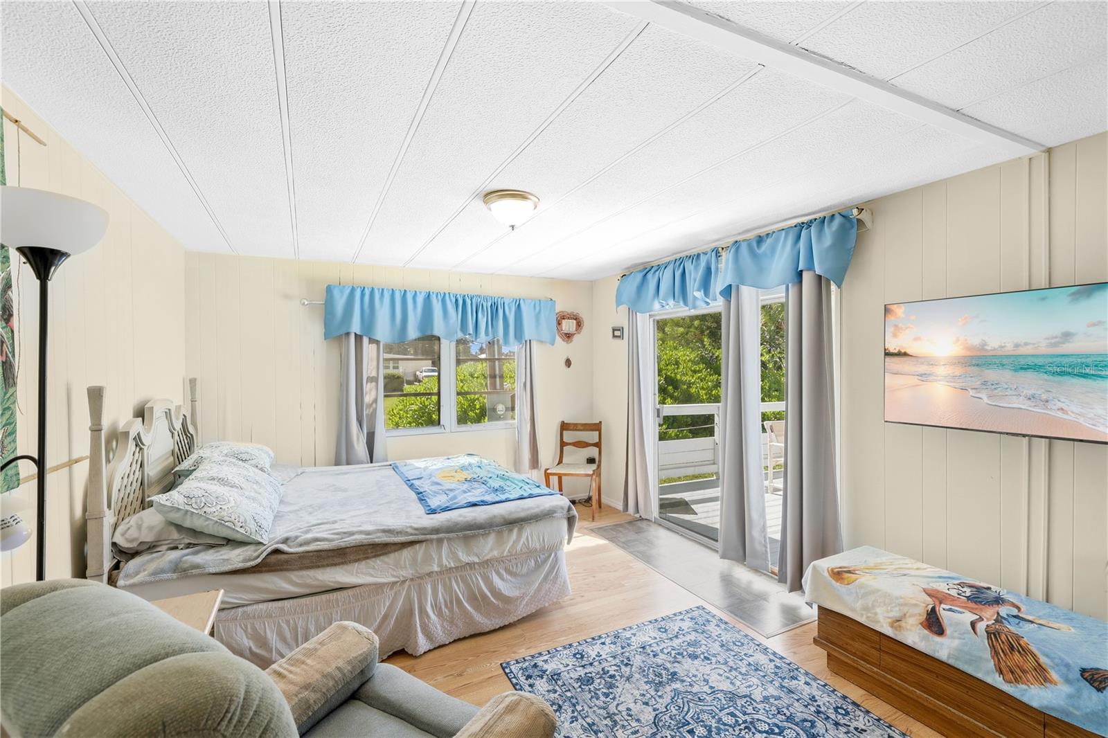 HOLIDAY MOBILE ESTATES - Residential
