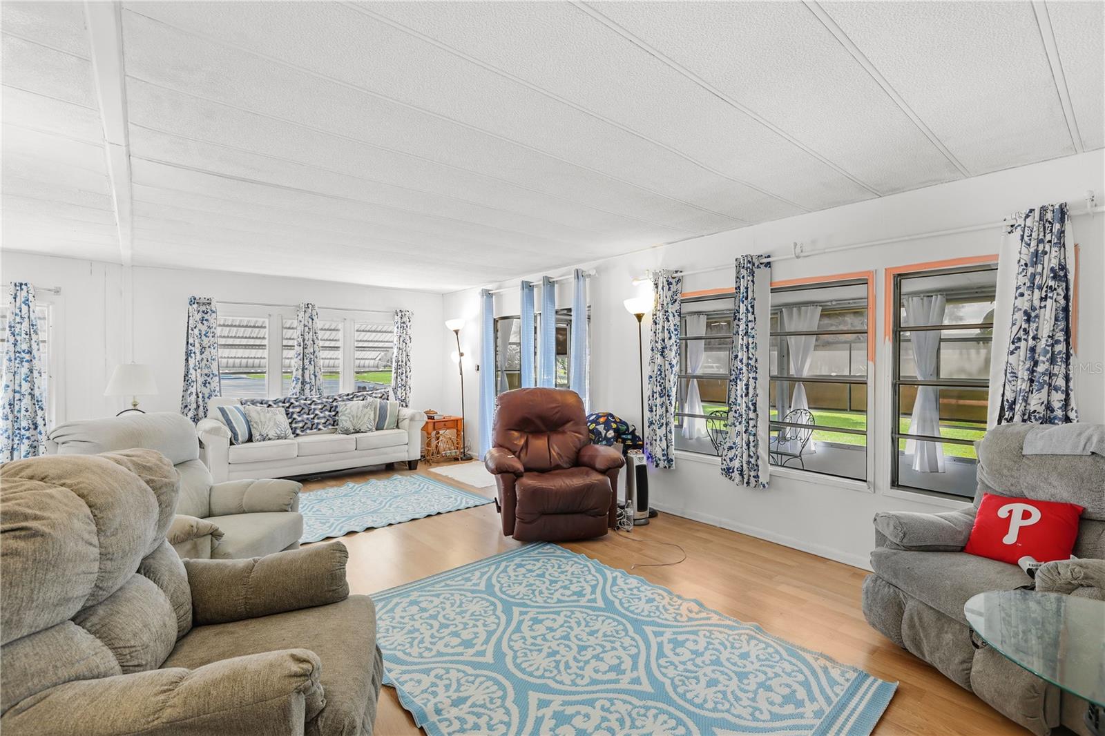 HOLIDAY MOBILE ESTATES - Residential