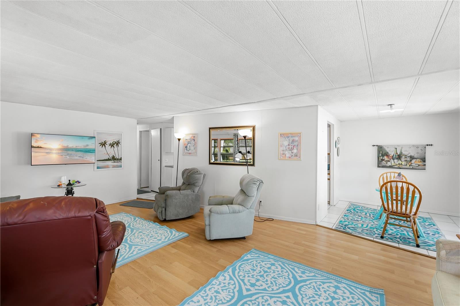 HOLIDAY MOBILE ESTATES - Residential