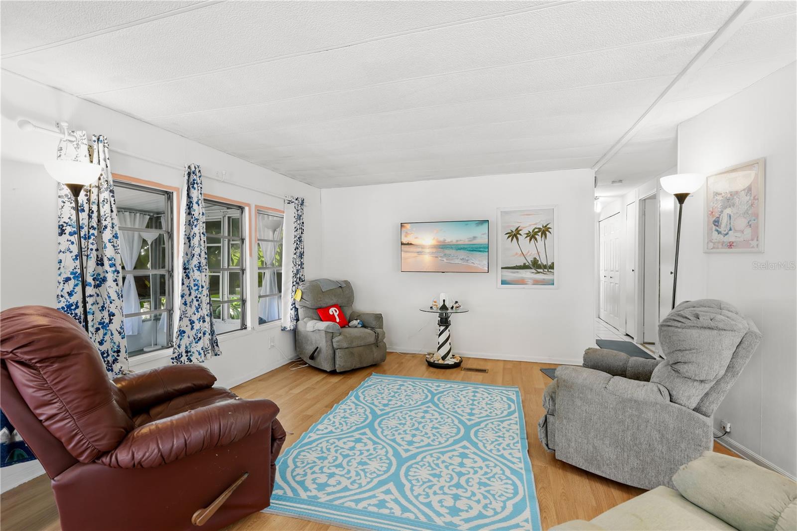 HOLIDAY MOBILE ESTATES - Residential