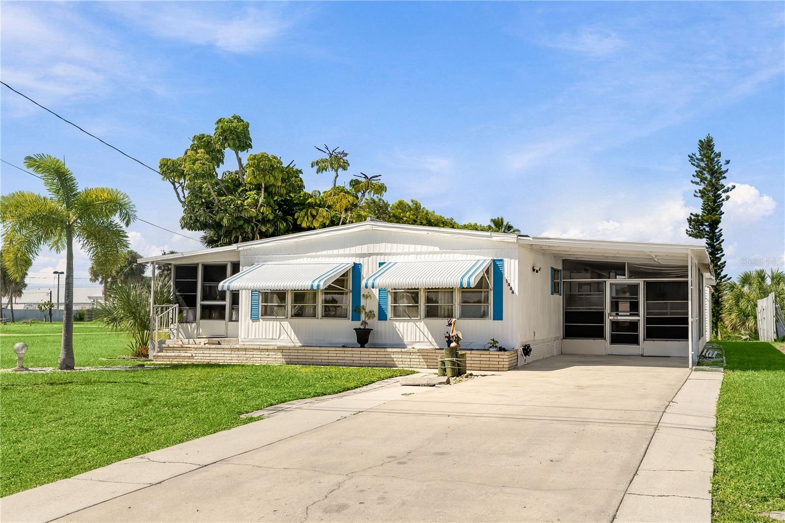 HOLIDAY MOBILE ESTATES - Residential