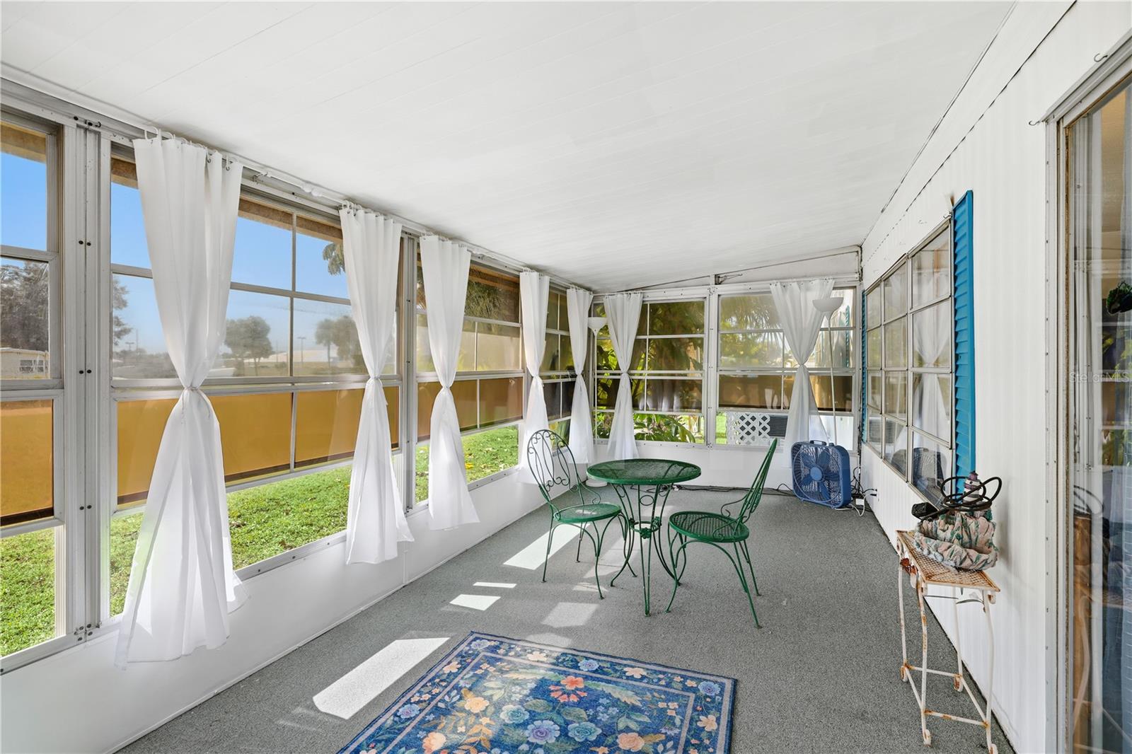 HOLIDAY MOBILE ESTATES - Residential