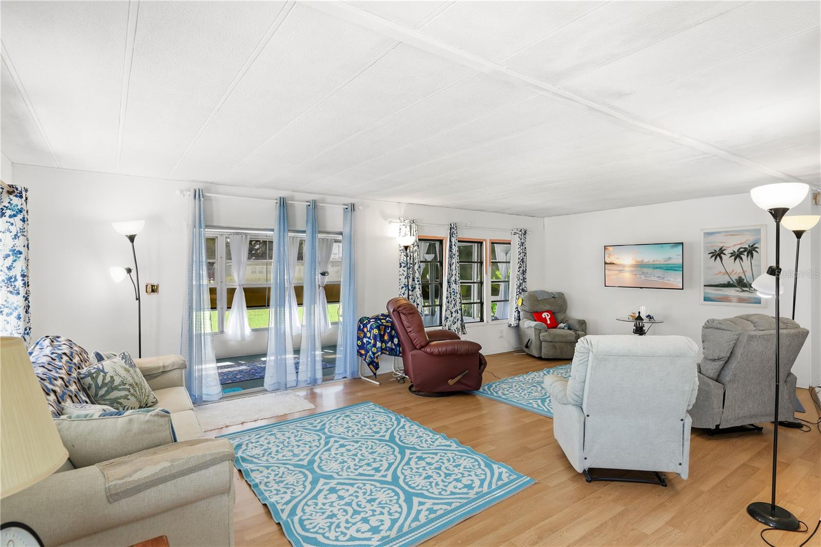 HOLIDAY MOBILE ESTATES - Residential